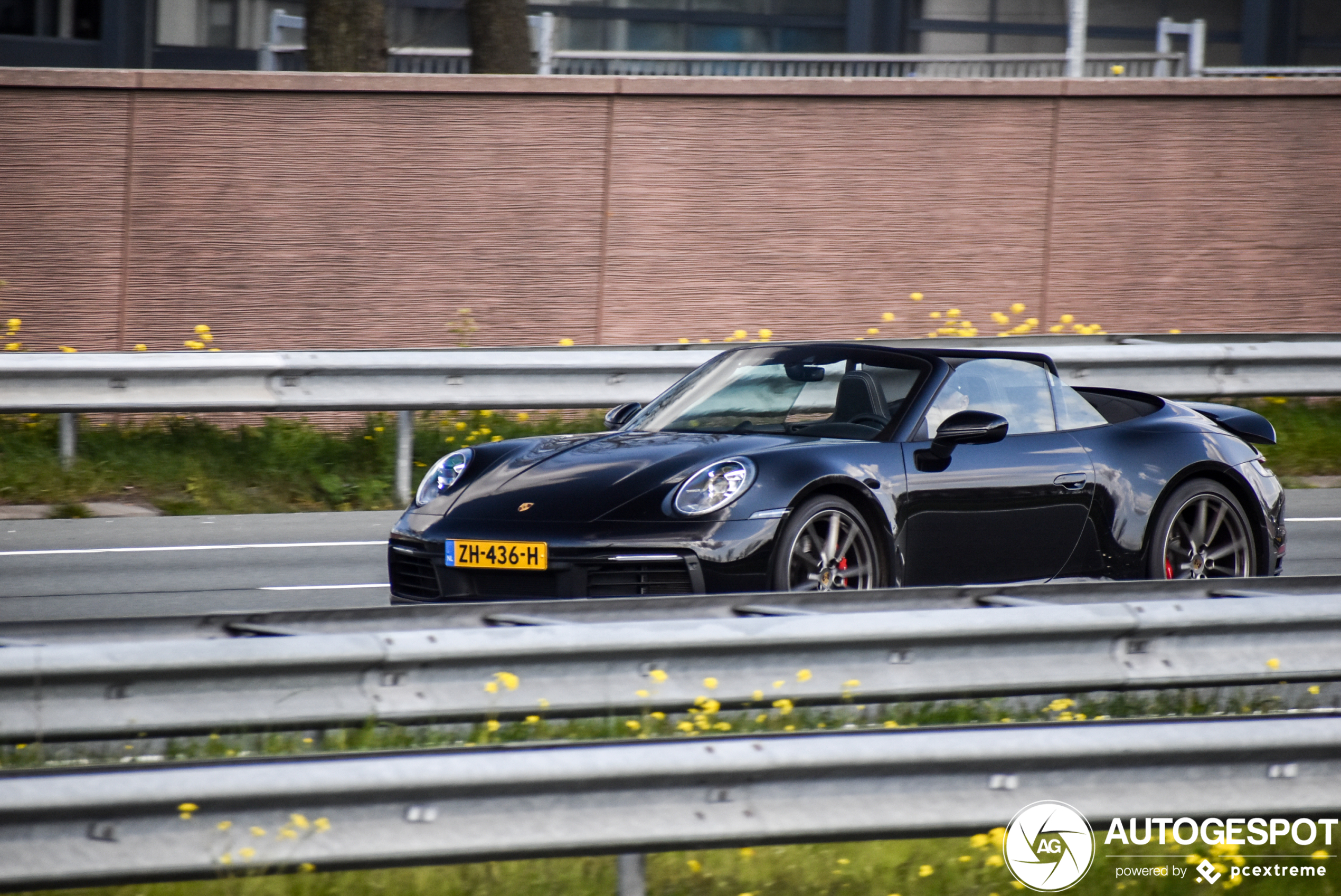 Porsche 992 Carrera 4S Cabriolet