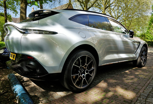 Aston Martin DBX