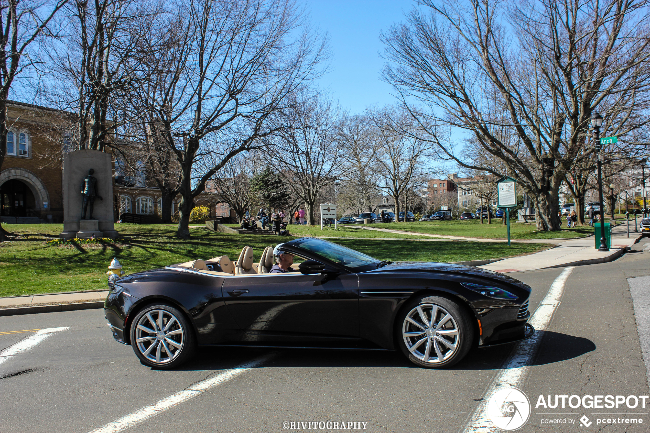 Aston Martin DB11 V8 Volante