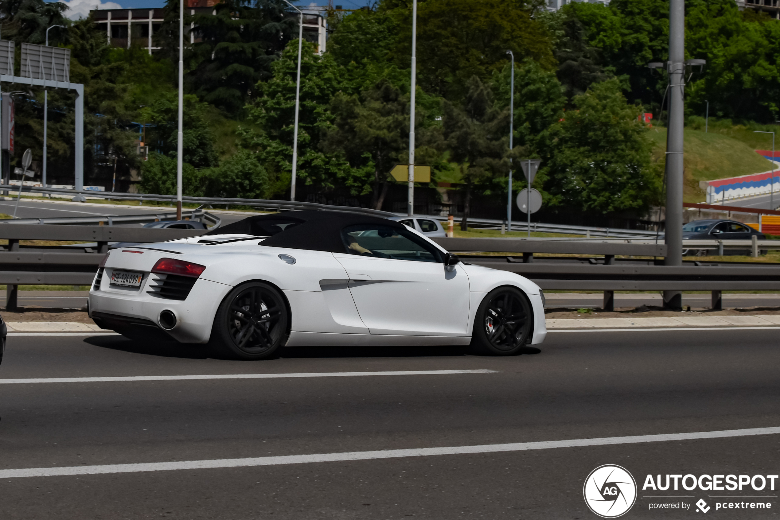 Audi R8 V8 Spyder 2013