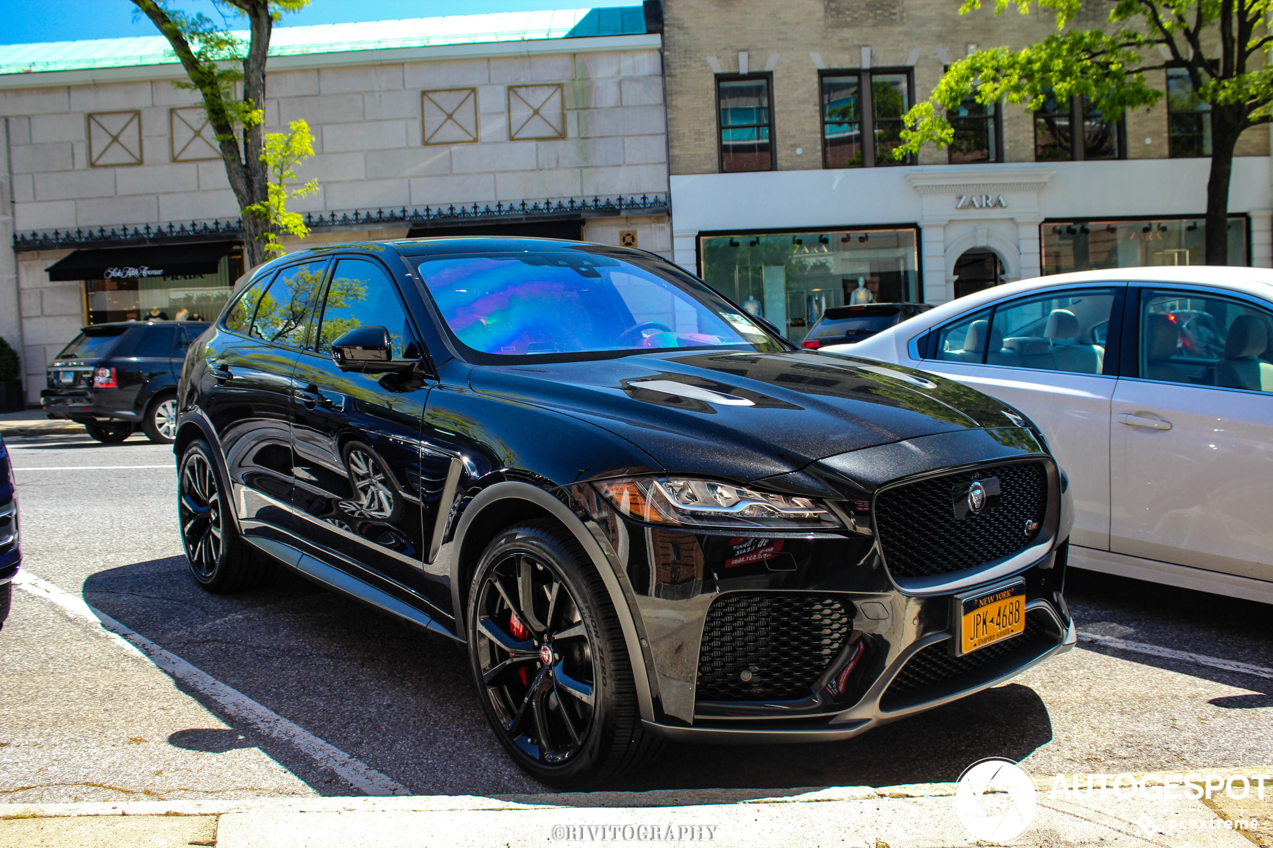 Jaguar F-PACE SVR