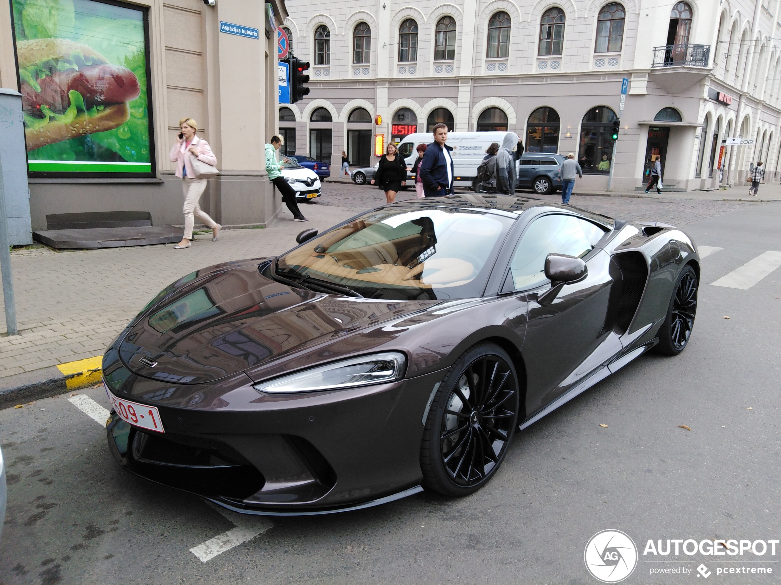 McLaren GT