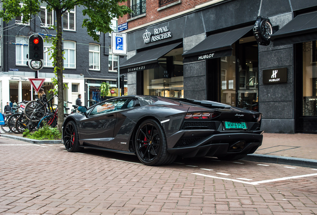 Lamborghini Aventador S LP740-4