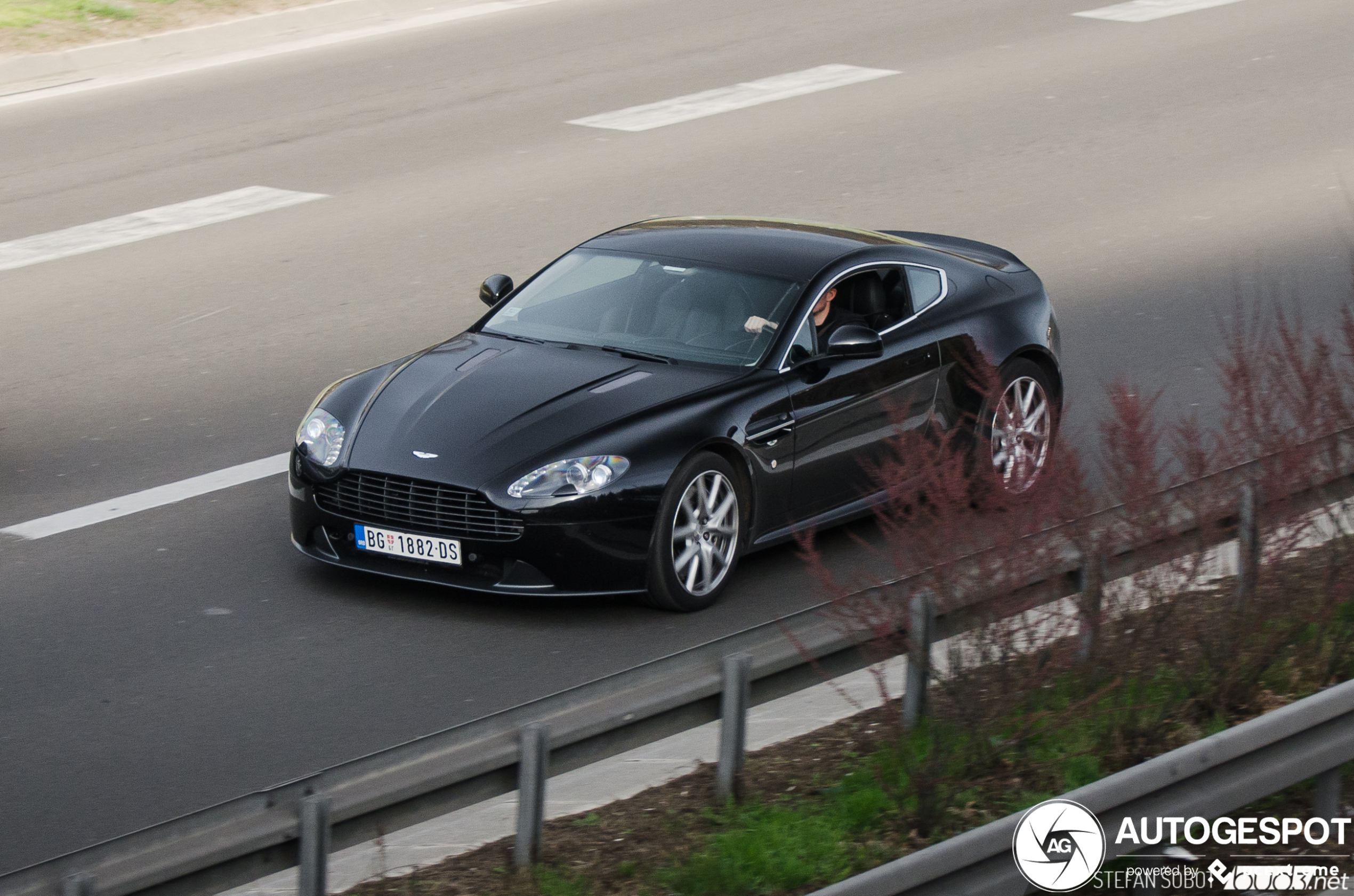 Aston Martin V8 Vantage 2012