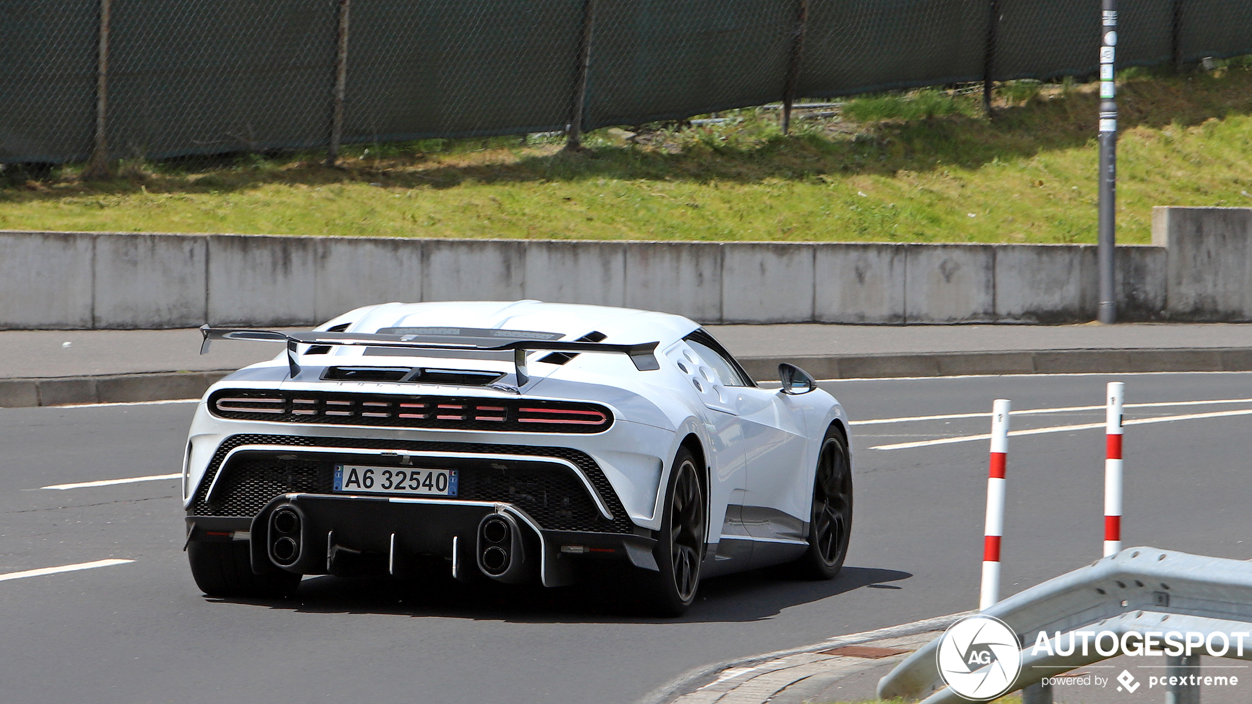 Bugatti Centodieci impresses the Eifel