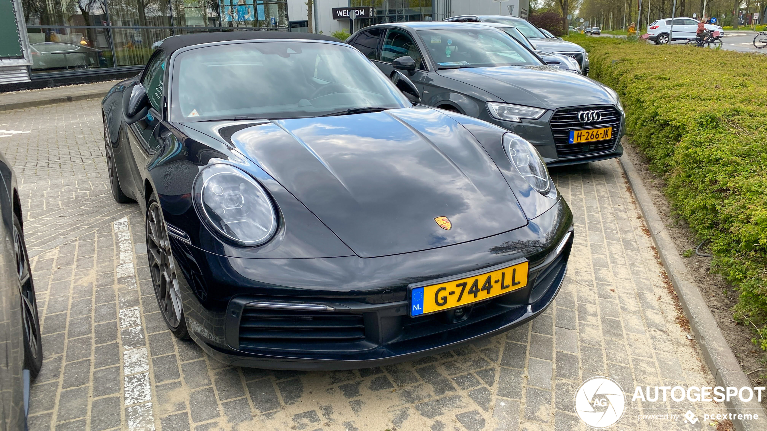 Porsche 992 Carrera 4S Cabriolet