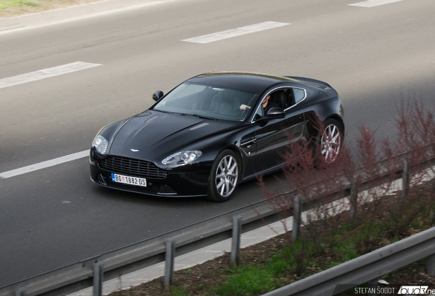 Aston Martin V8 Vantage 2012