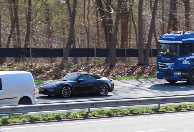 Porsche 992 Carrera 4S Cabriolet