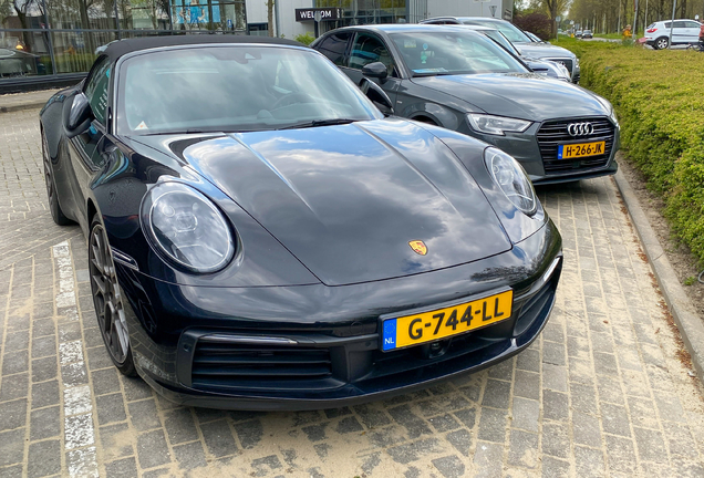 Porsche 992 Carrera 4S Cabriolet