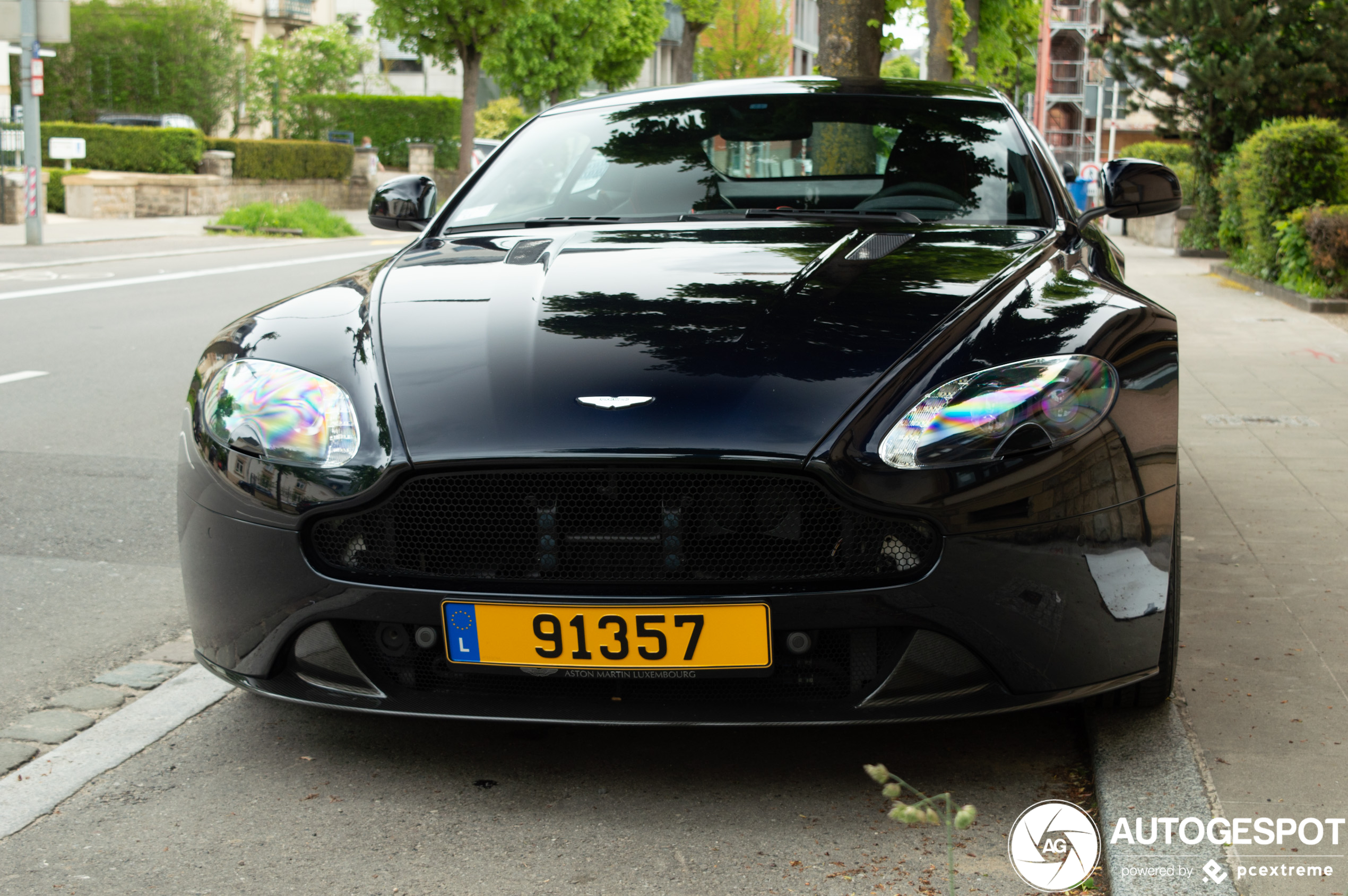 Aston Martin V8 Vantage 2012