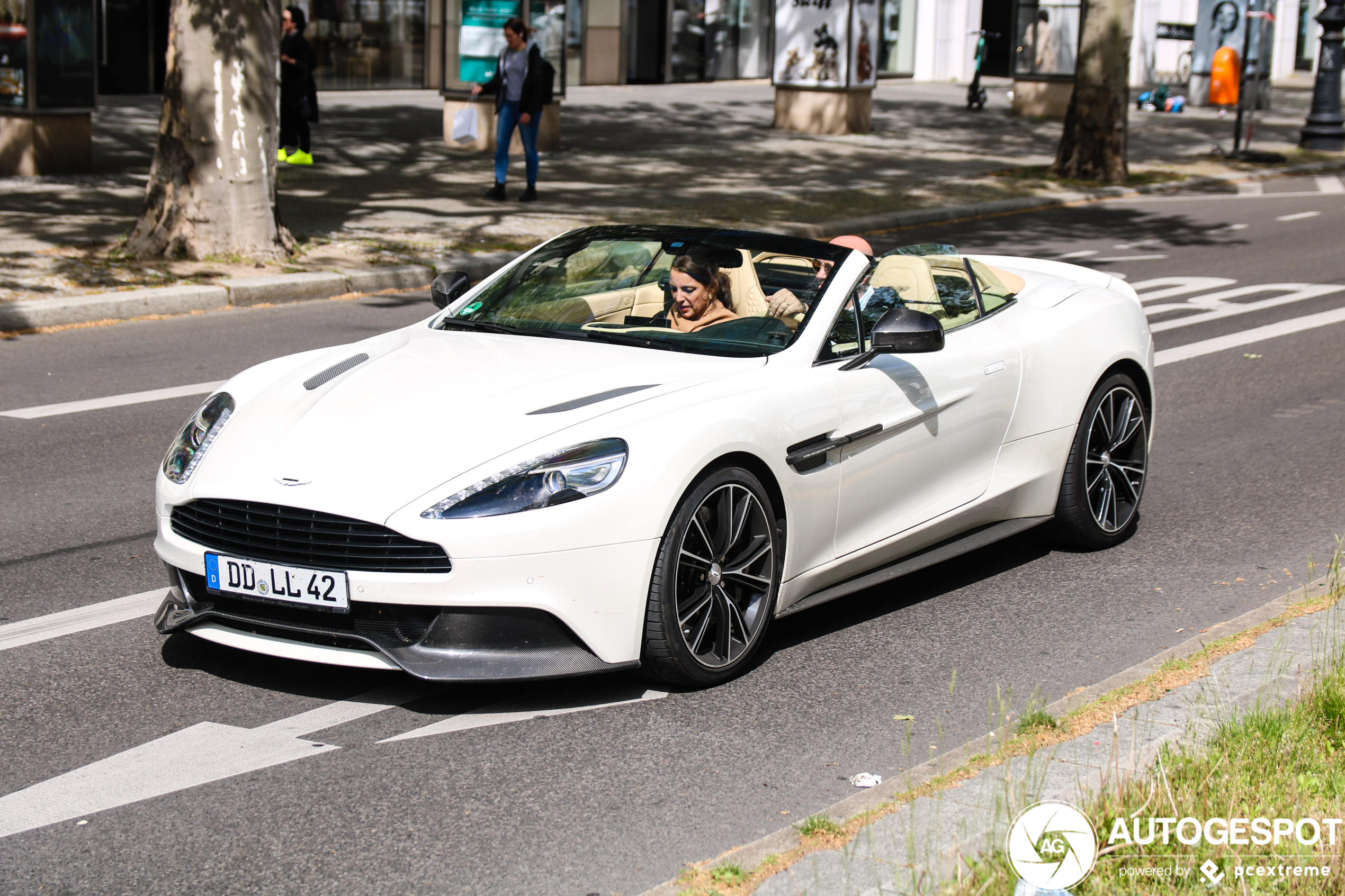 Aston Martin Vanquish Volante 2015 Carbon White Edition