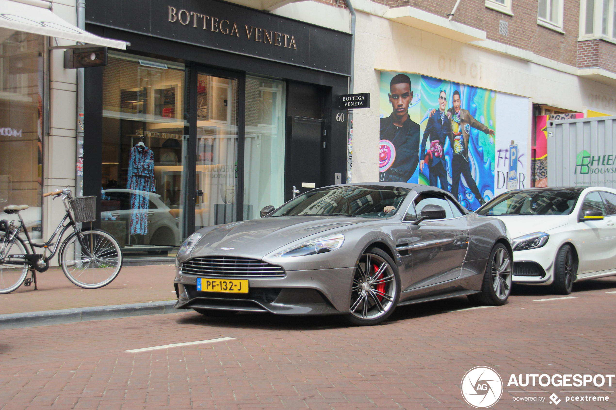 Aston Martin Vanquish Volante