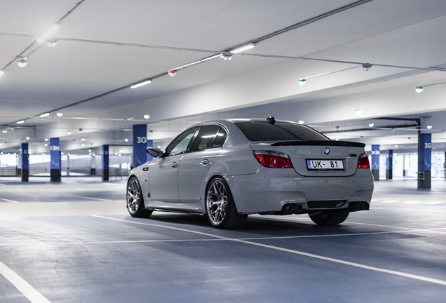 BMW M5 E60 2005