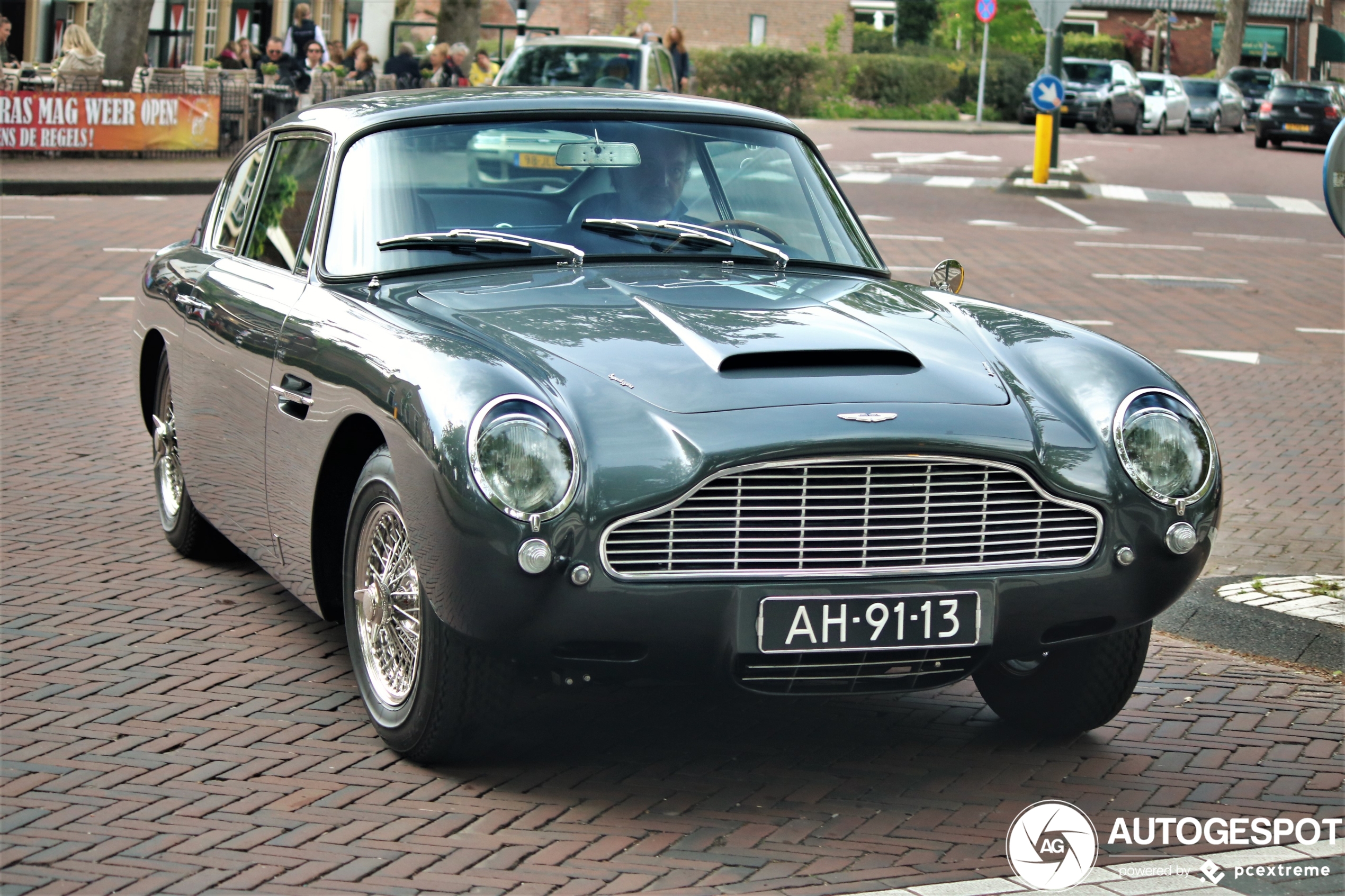 Aston Martin DB6 Vantage MKI