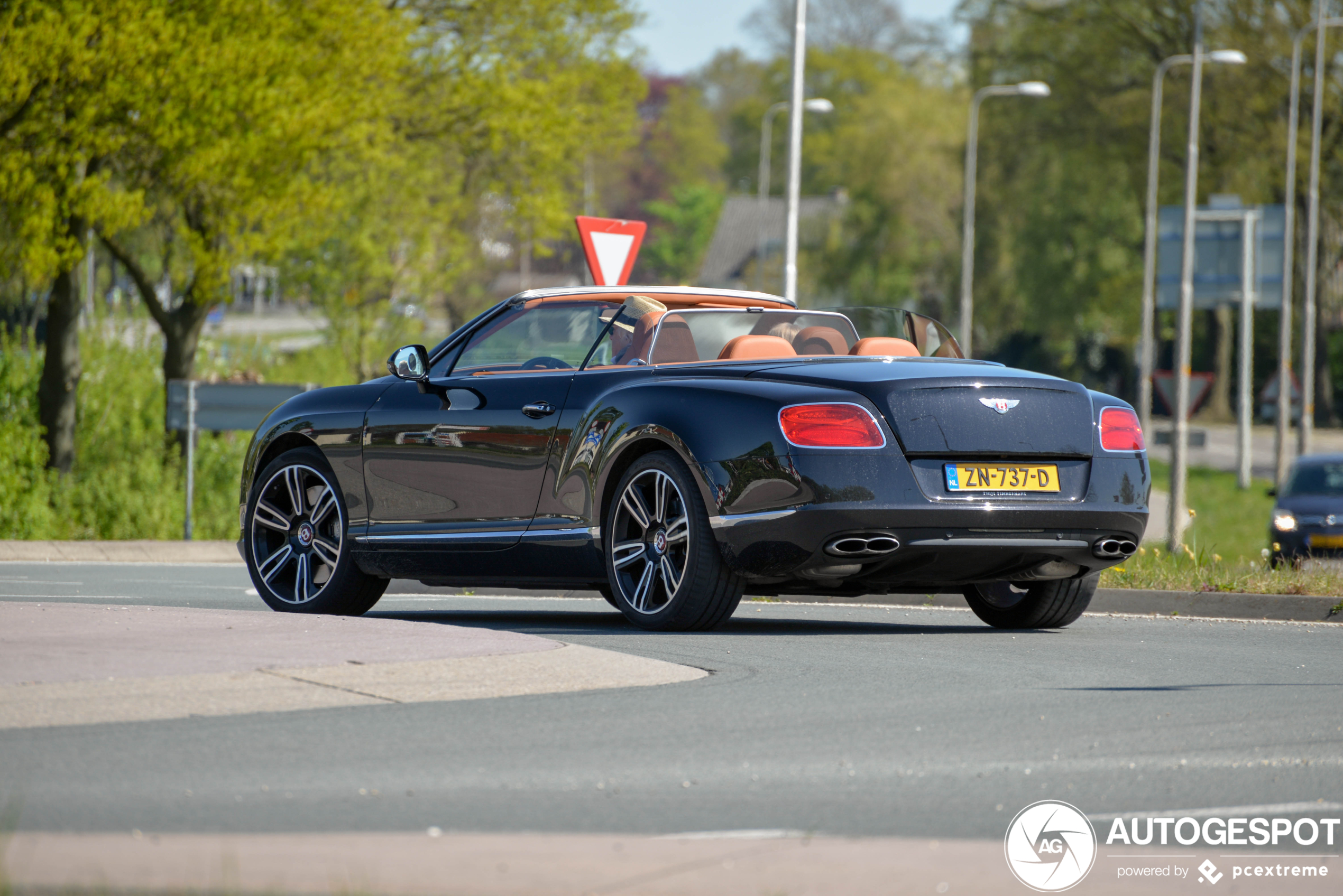 Bentley Continental GTC V8