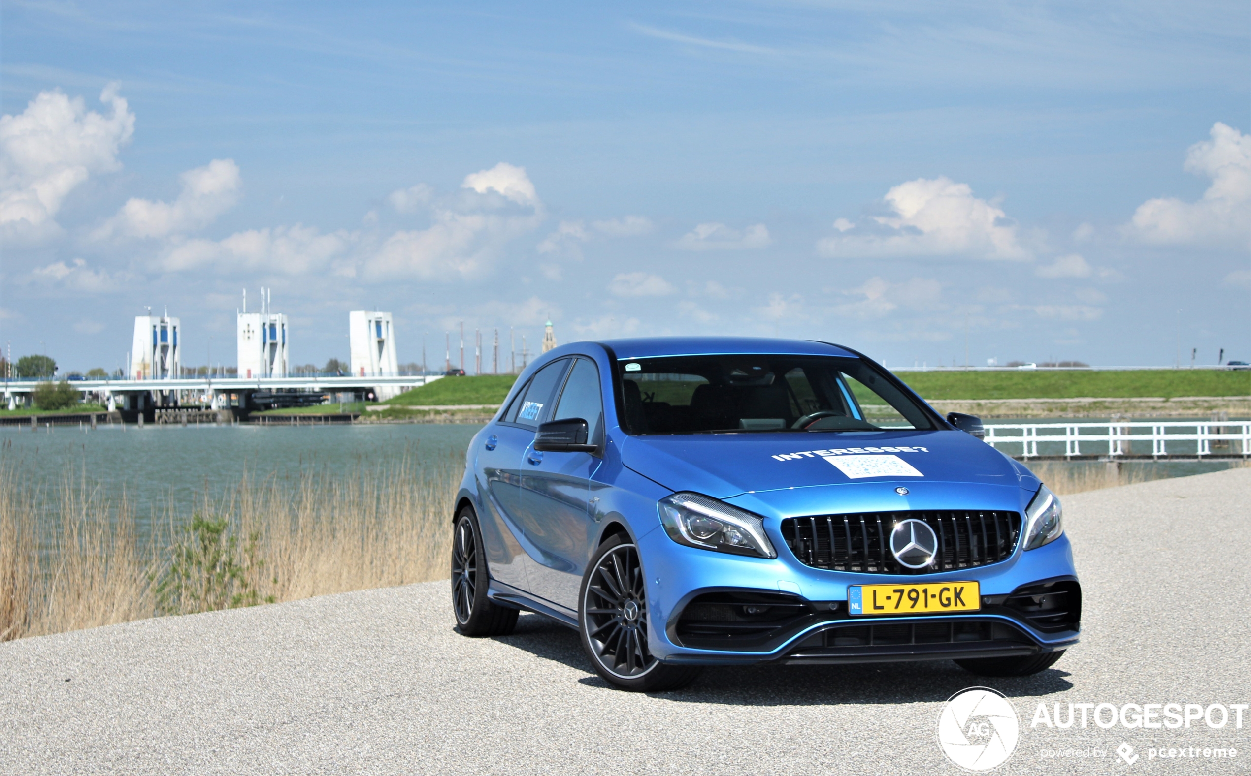 Mercedes-AMG A 45 W176 2015