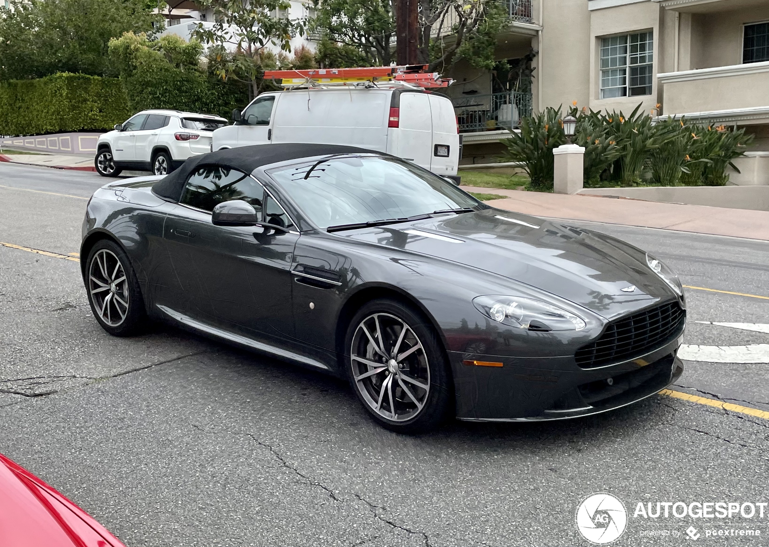 Aston Martin V8 Vantage Roadster 2012