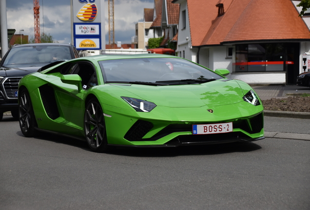 Lamborghini Aventador S LP740-4