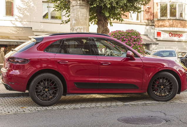 Porsche 95B Macan GTS