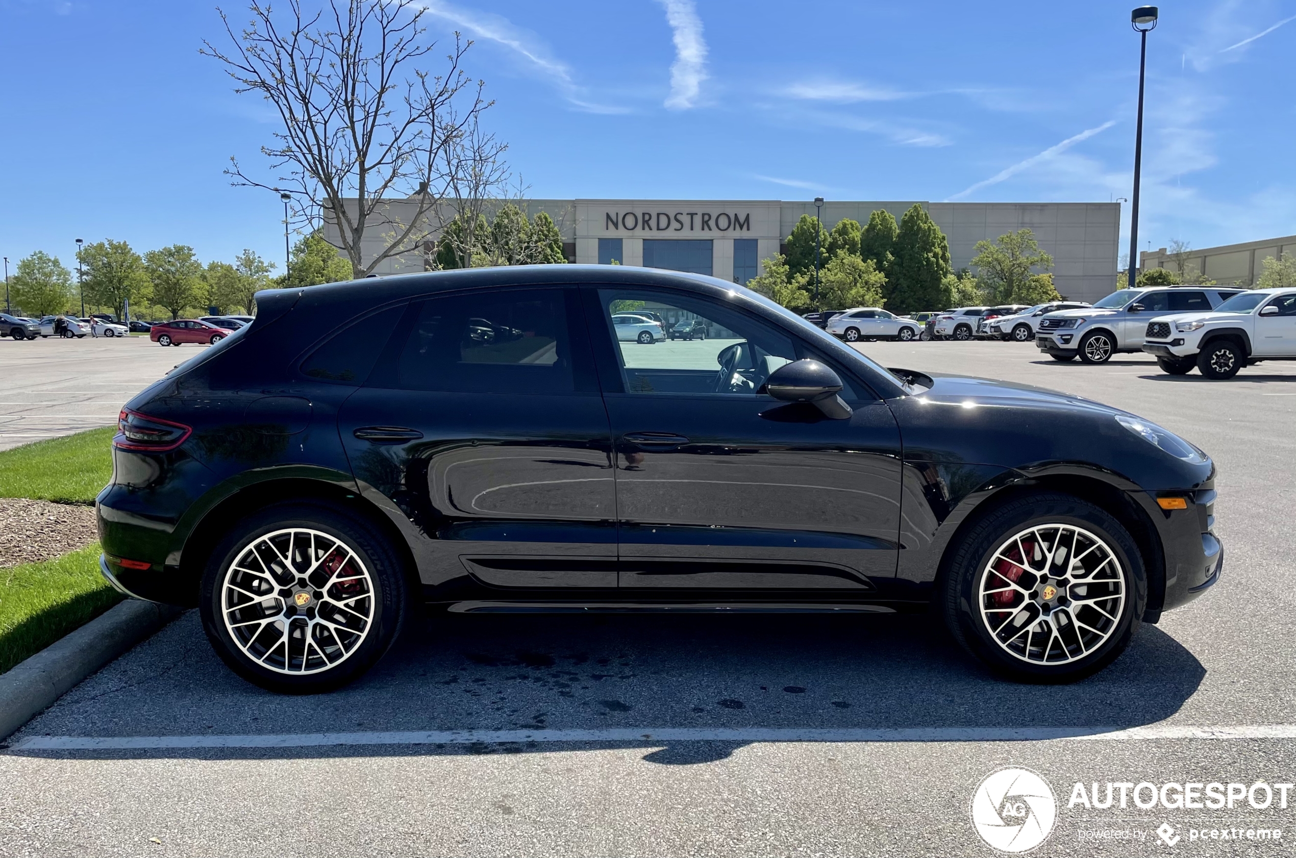 Porsche 95B Macan Turbo