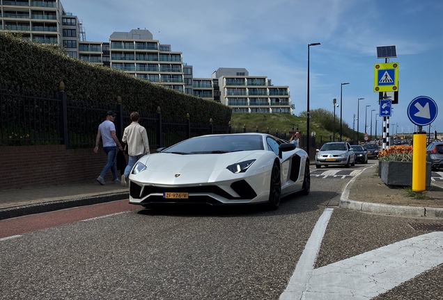 Lamborghini Aventador S LP740-4