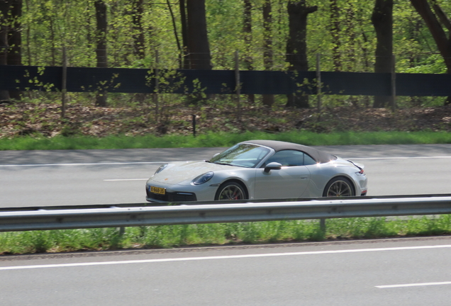 Porsche 992 Carrera 4S Cabriolet