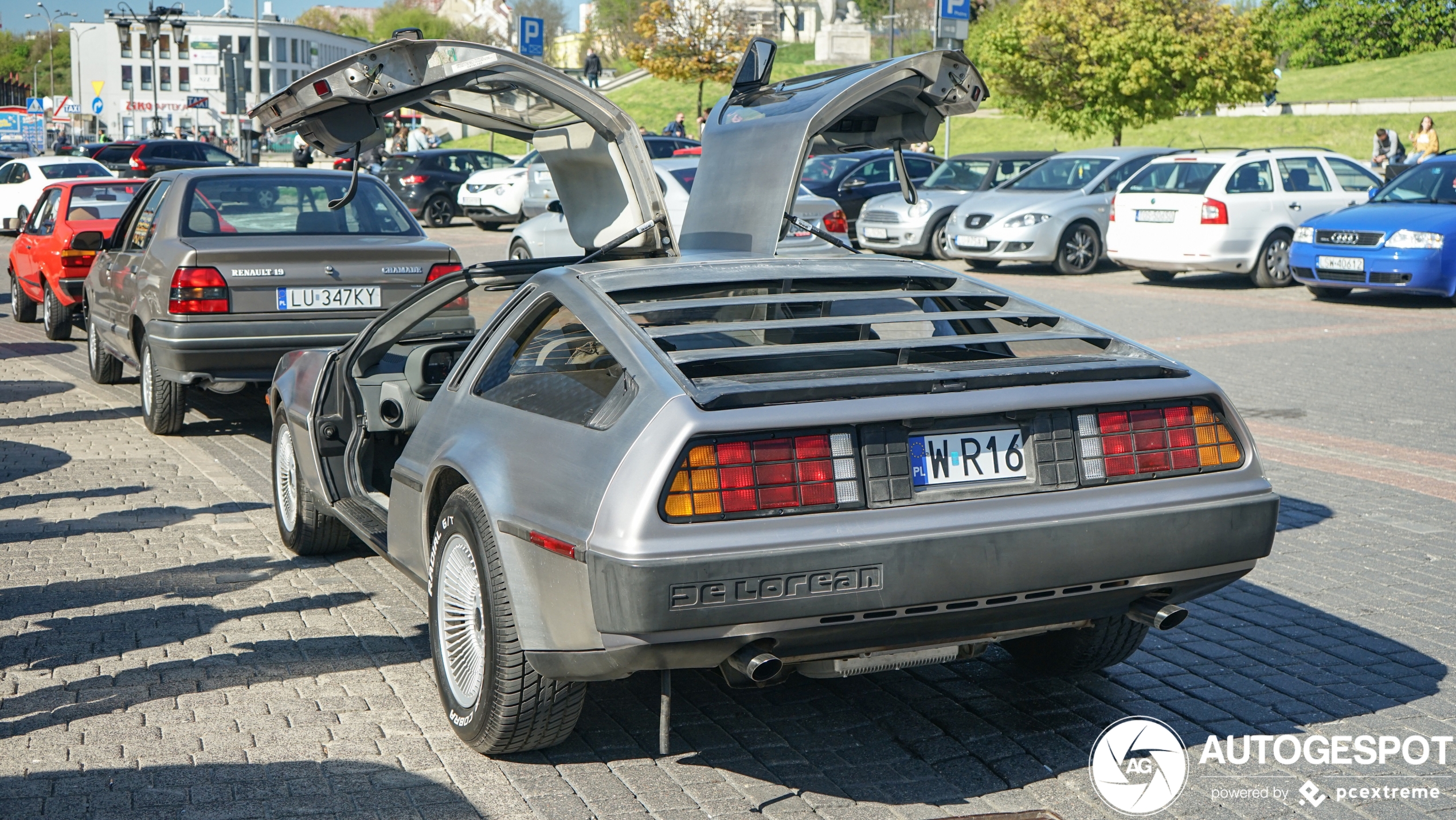 DeLorean DMC-12