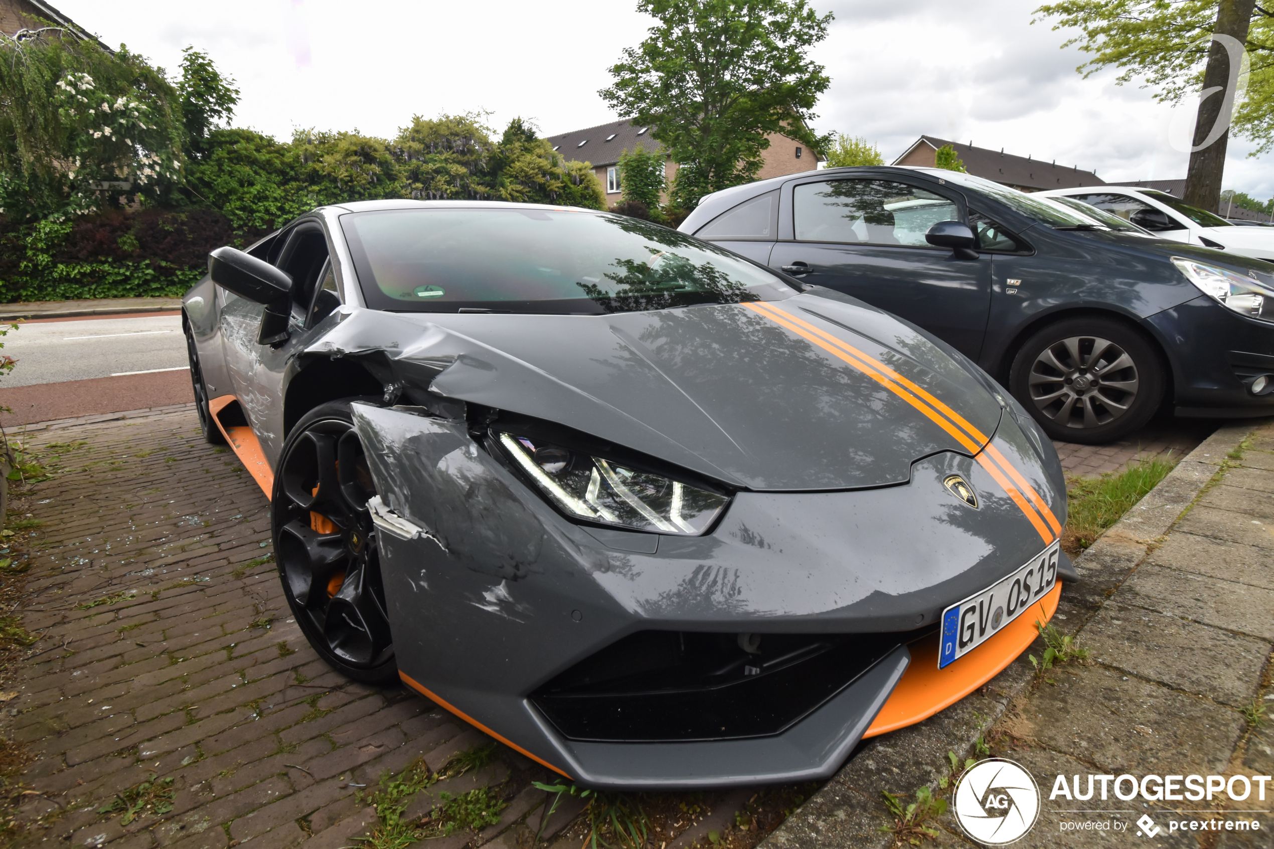 Lamborghini's worden met enorme kater wakker na trouwerij