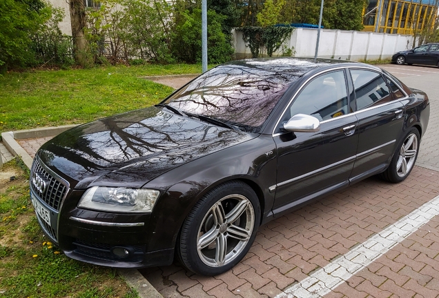 Audi S8 D3