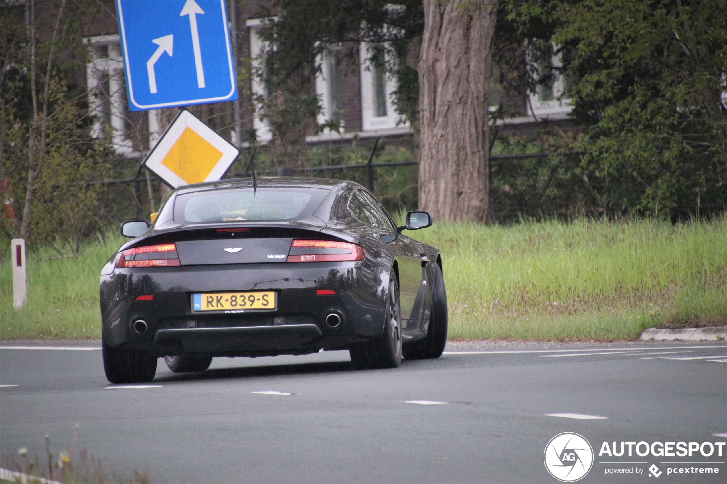 Aston Martin V8 Vantage