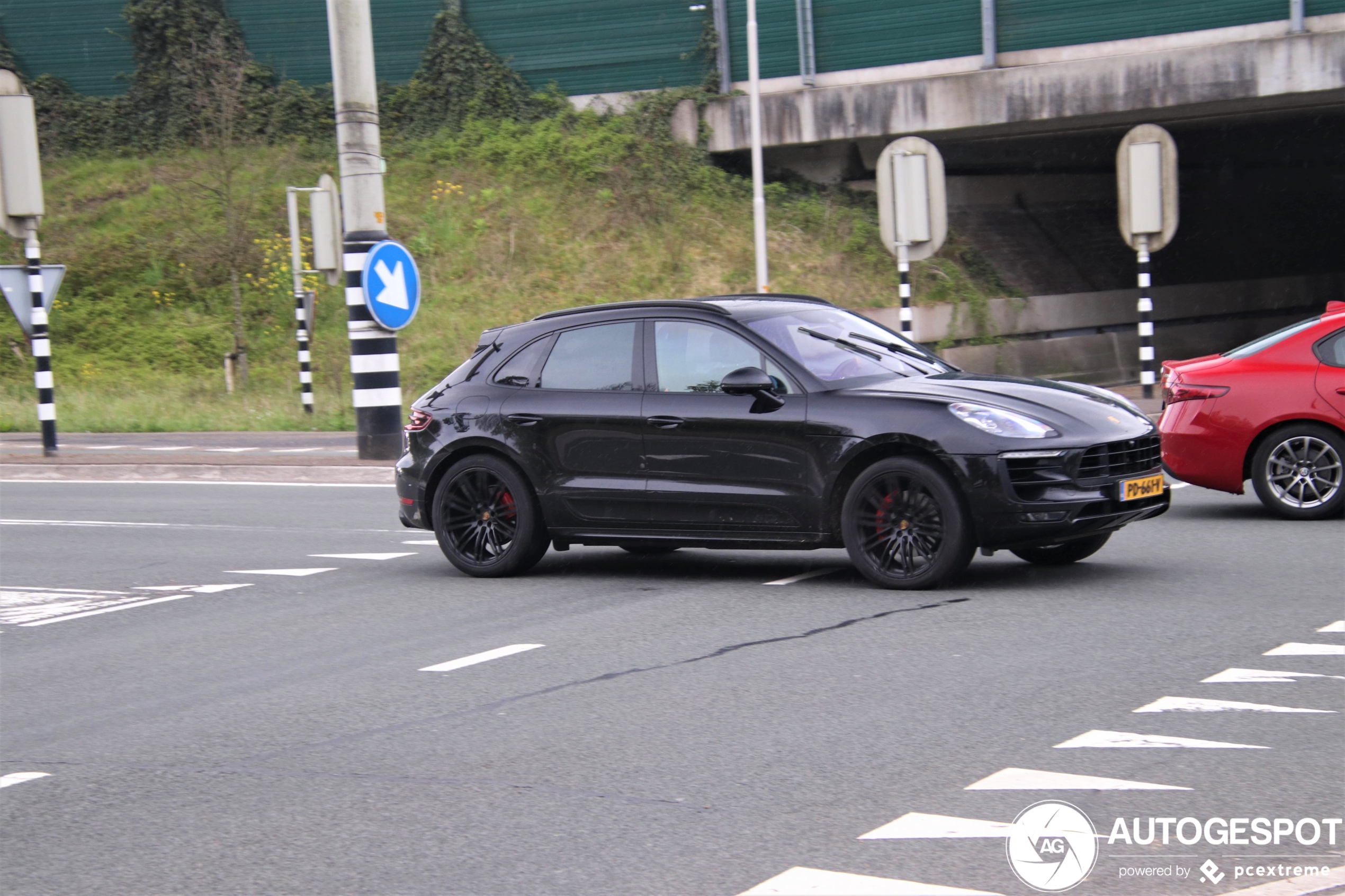 Porsche 95B Macan GTS