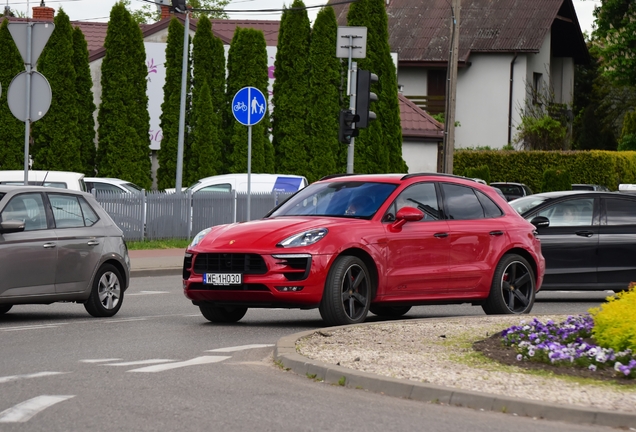 Porsche 95B Macan GTS