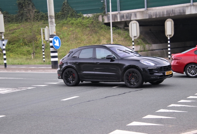 Porsche 95B Macan GTS