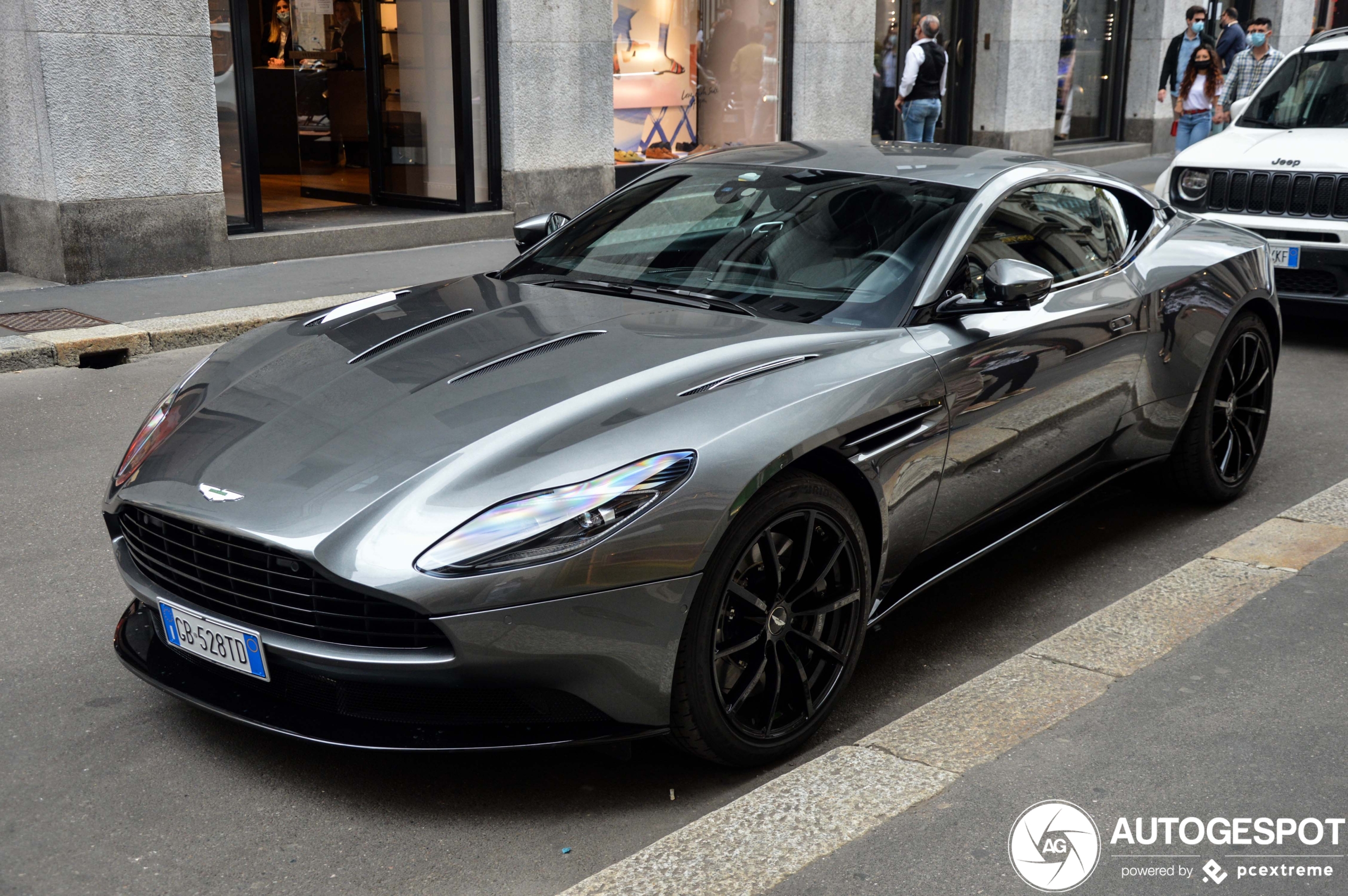 Aston Martin DB11