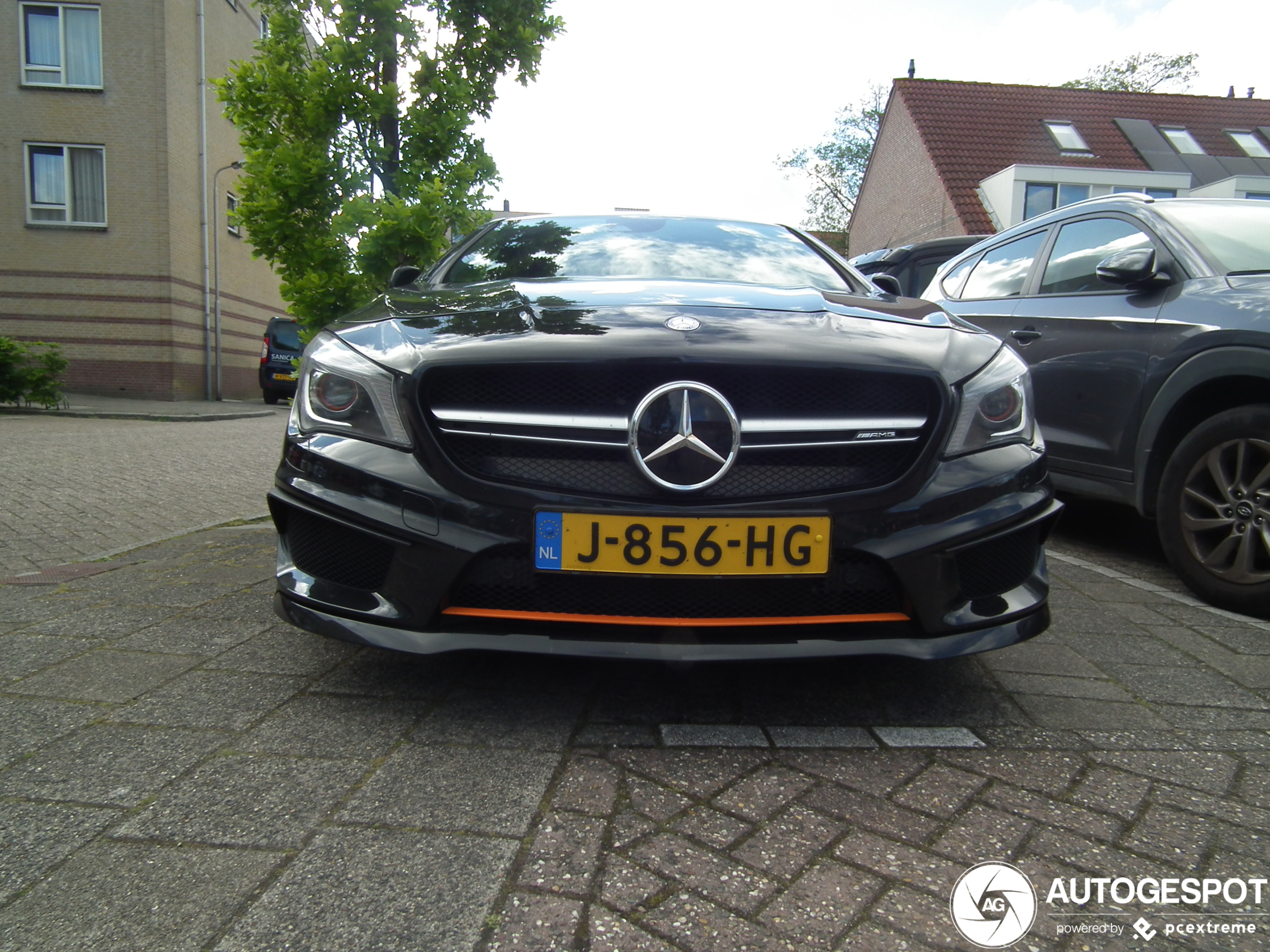 Mercedes-AMG CLA 45 Shooting Brake OrangeArt Edition