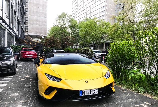 Lamborghini Huracán LP640-4 Performante Spyder