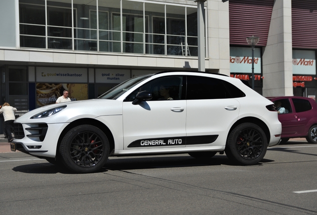 Porsche 95B Macan Turbo