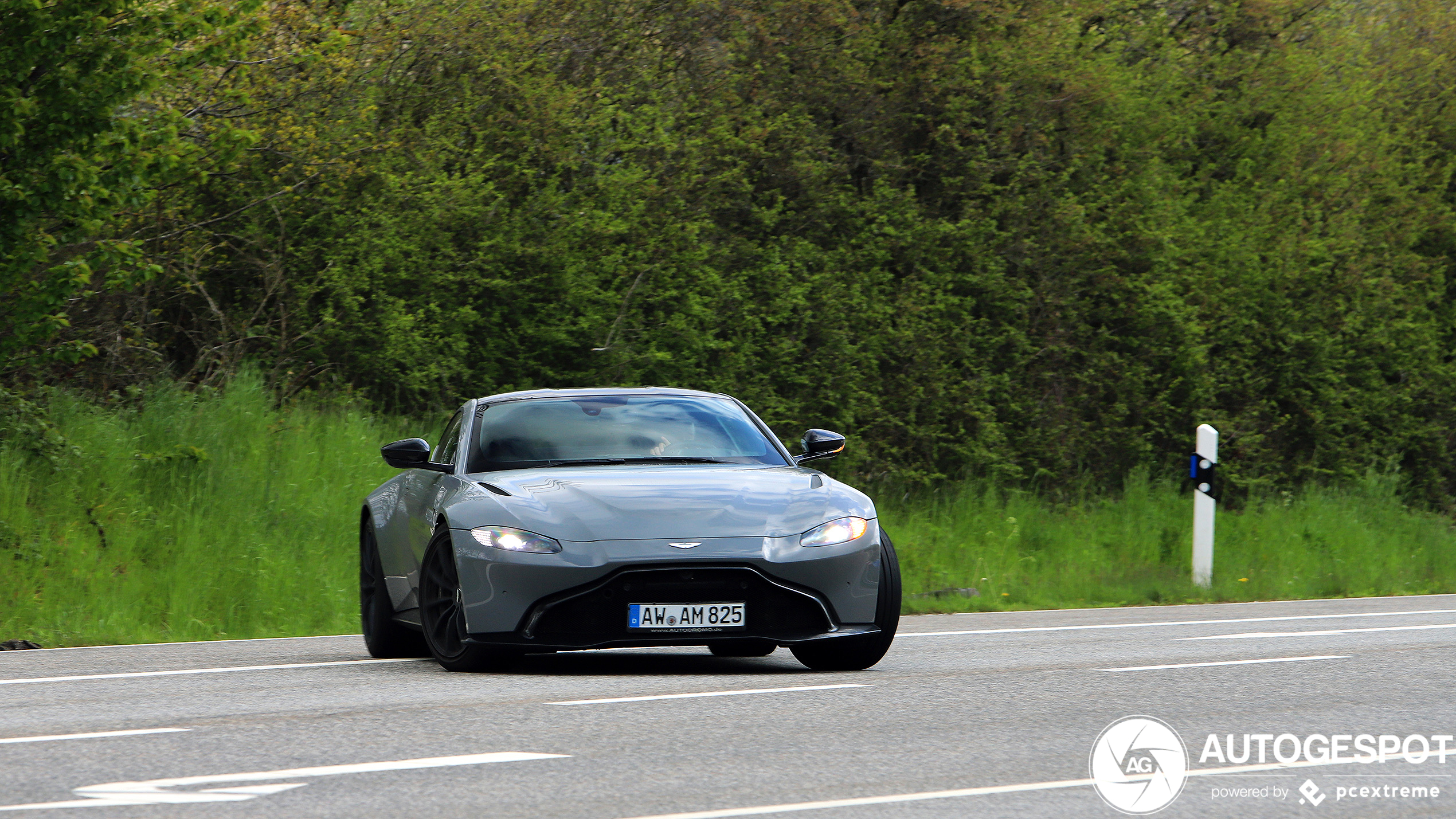 Aston Martin V8 Vantage 2018