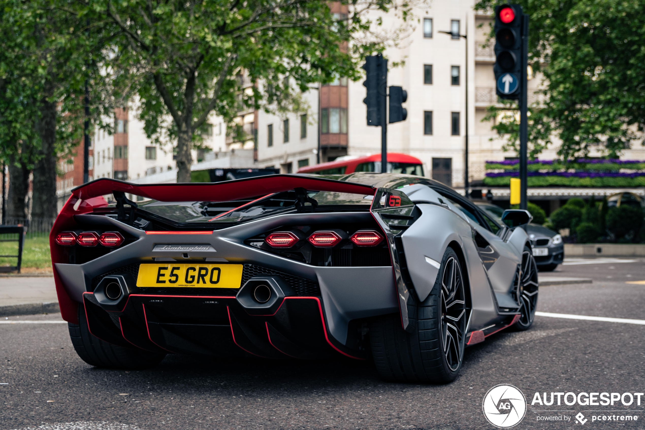 Topspot: Lamborghini Sián FKP 37 surprises London