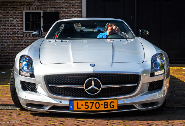 Mercedes-Benz SLS AMG GT Roadster