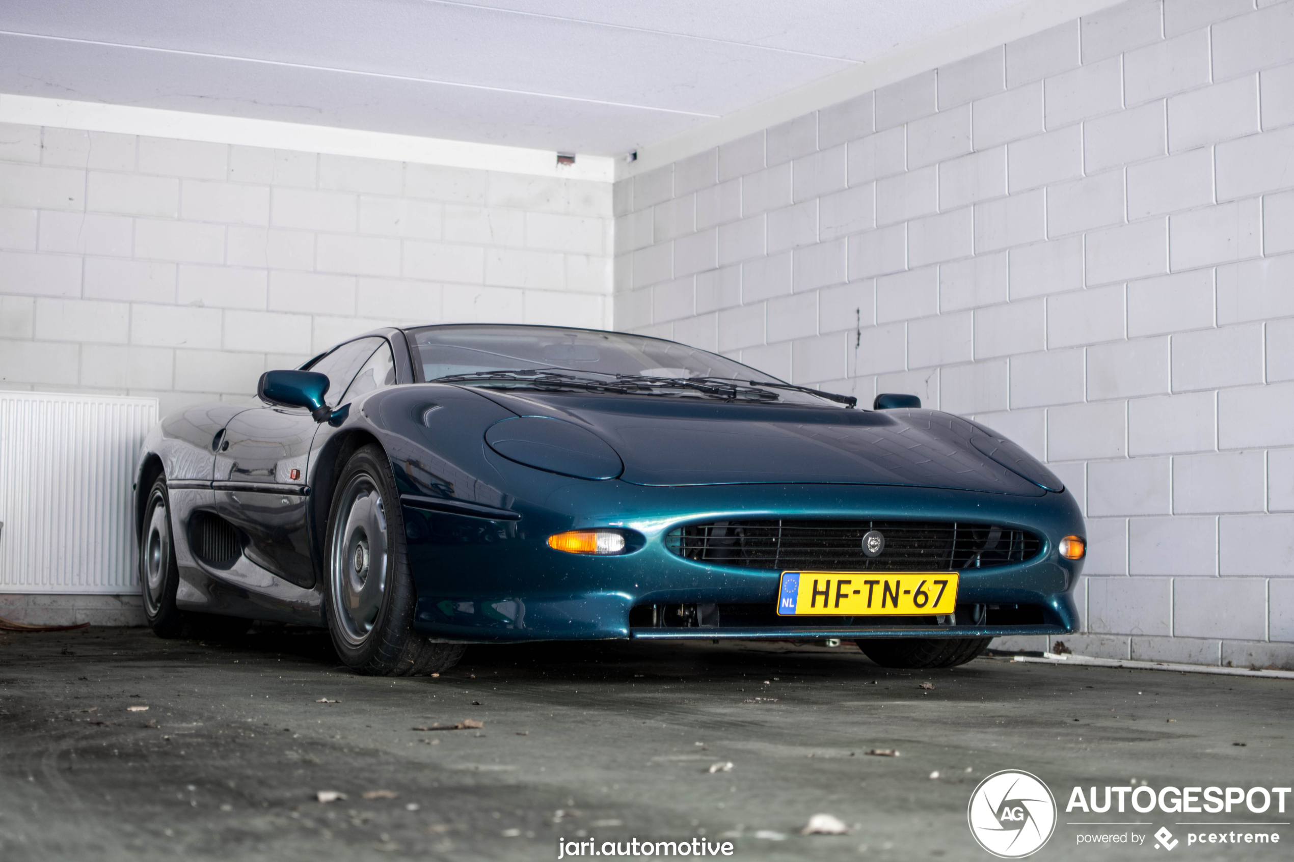 Jaguar XJ220