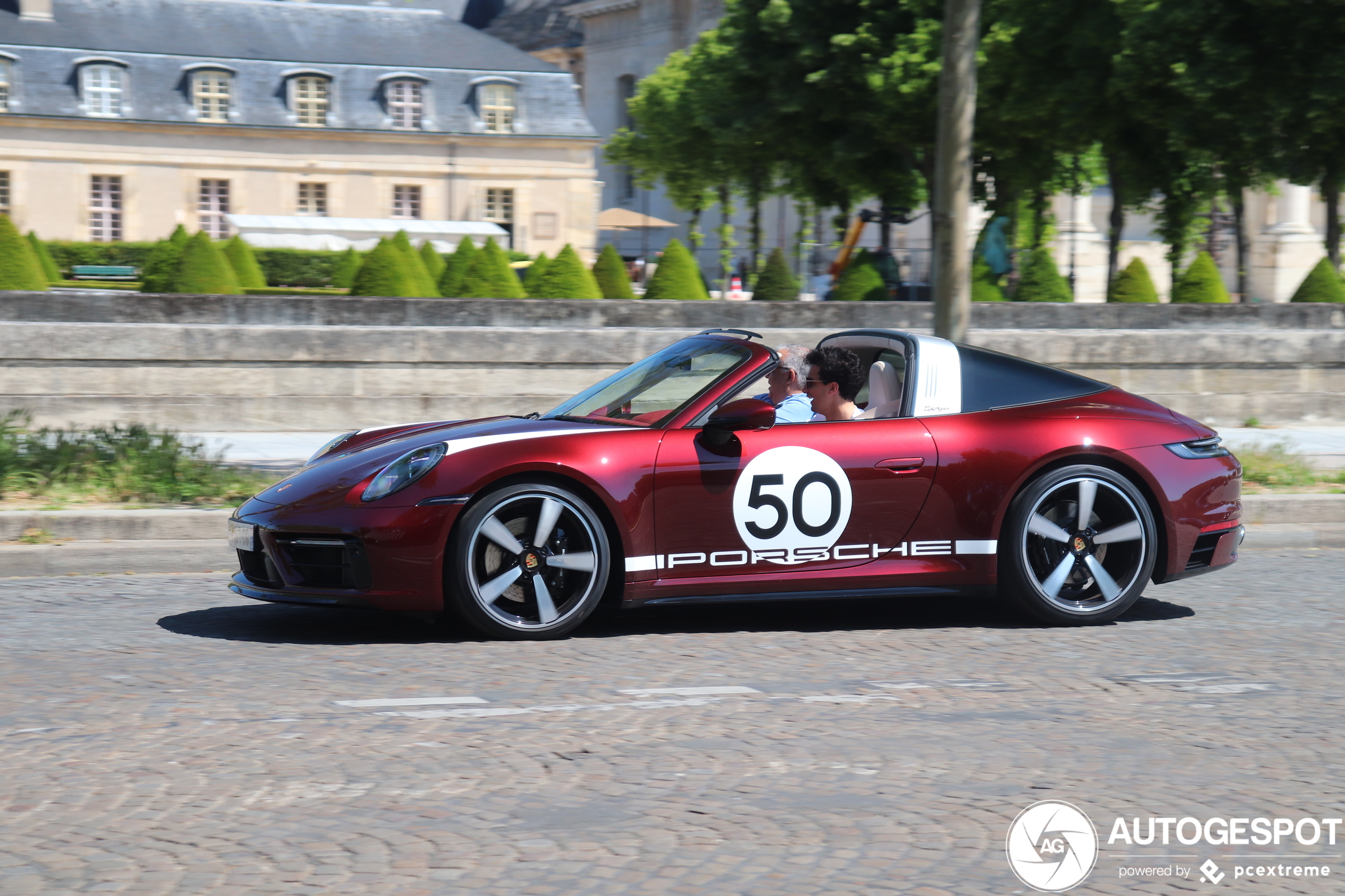 Porsche 992 Targa 4S Heritage Design Edition