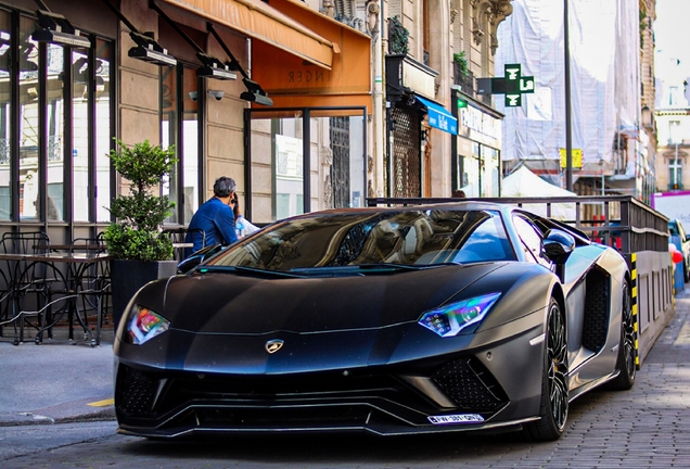 Lamborghini Aventador S LP740-4