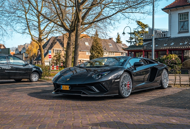 Lamborghini Aventador S LP740-4 Roadster