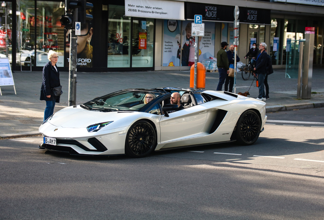 Lamborghini Aventador S LP740-4 Roadster