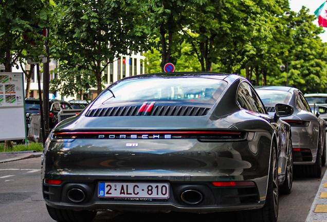 Porsche 992 Carrera 4S