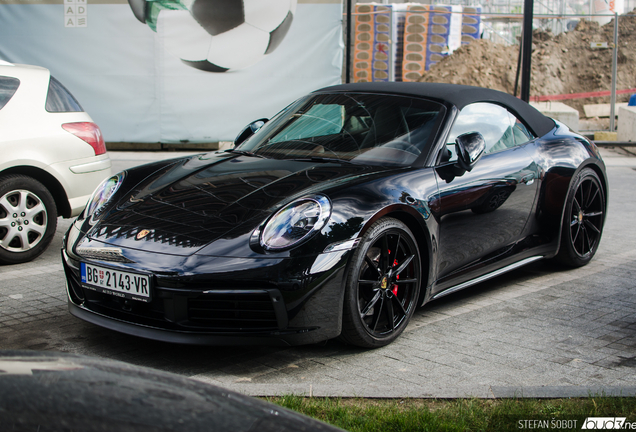 Porsche 992 Carrera 4S Cabriolet