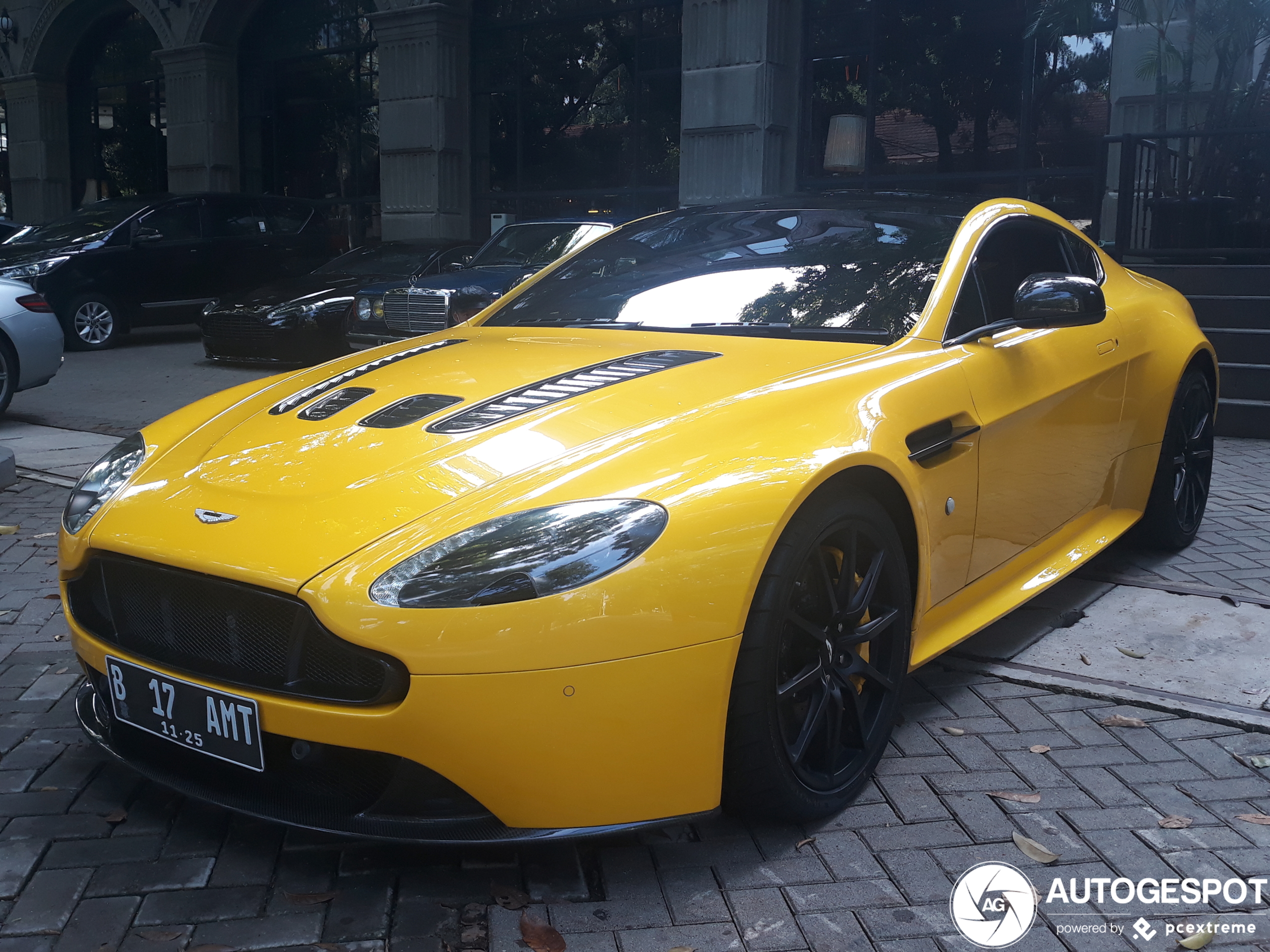 Aston Martin V12 Vantage S