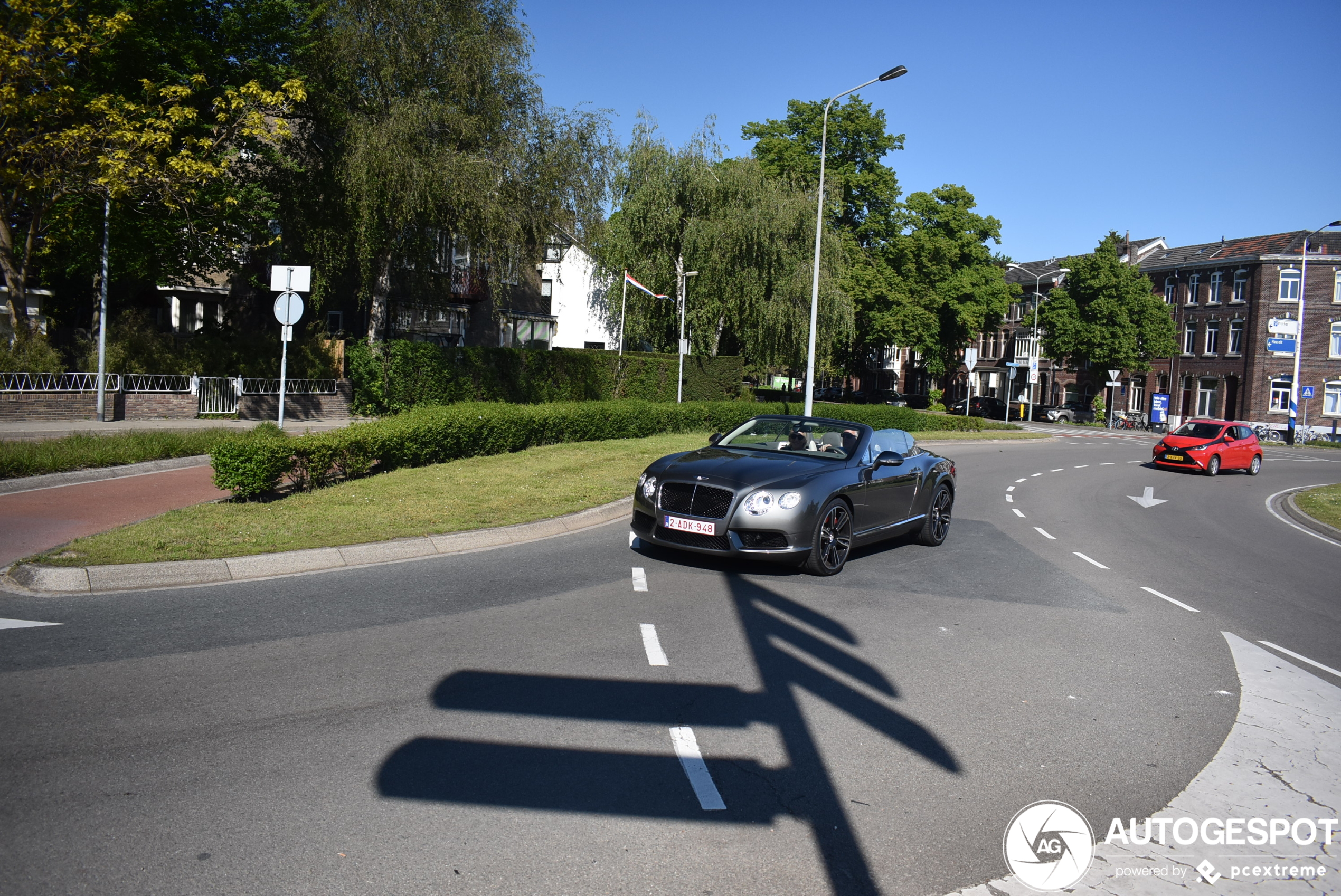 Bentley Continental GTC V8