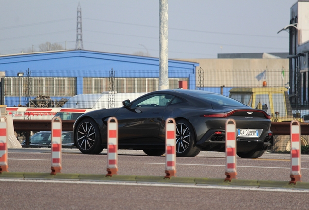 Aston Martin V8 Vantage 2018